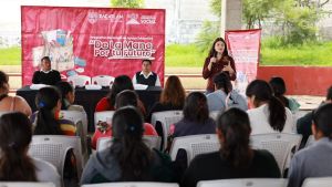 Brinda Bety S&aacute;nchez apoyos educativos a estudiantes de Jilotzingo