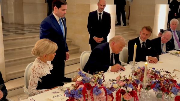 Firma Donald Trump el acuerdo de paz con Ir&aacute;n