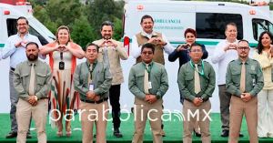 Optimizan Armenta y Robledo atenci&oacute;n m&eacute;dica del IMSS en Puebla con nuevas ambulancias