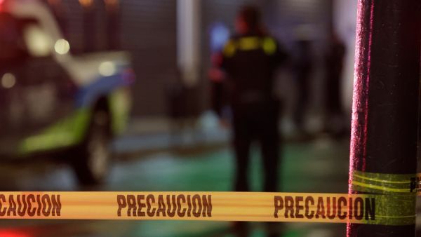 Polic&iacute;a y Marina aseguran moto presuntamente usada en robo a comercio