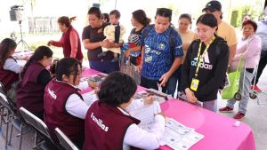 Entrega SEDIF canastas alimentarias a familias vulnerables de la capital poblana