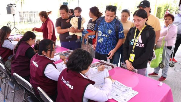 Entrega SEDIF canastas alimentarias a familias vulnerables de la capital poblana