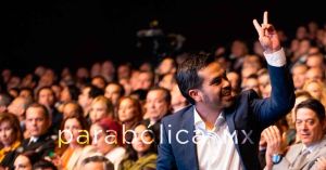 Denuncia M&aacute;ynez a Pemex por incendio en Dos Bocas