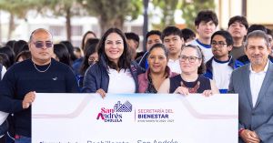 Entrega Lupita Cuautle apoyos econ&oacute;micos para fortalecer la educaci&oacute;n en San Andr&eacute;s Cholula