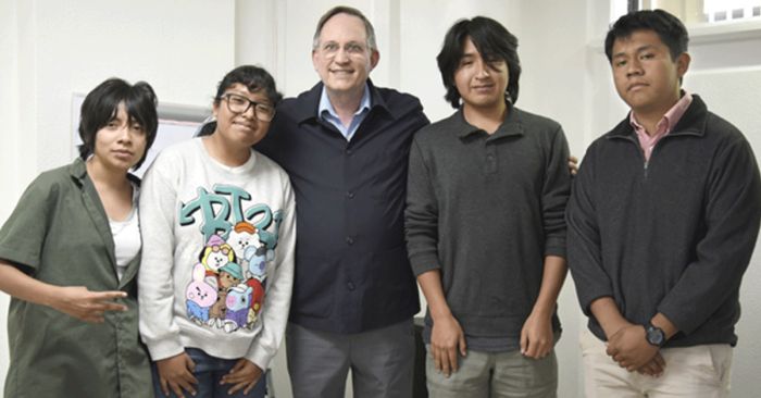 Es el territorio de la libertad leer y escribir: Pedro &Aacute;ngel Palou