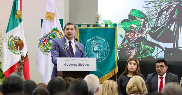 Reconoce Armenta calidad educativa de la Escuela Libre de Derecho de Puebla