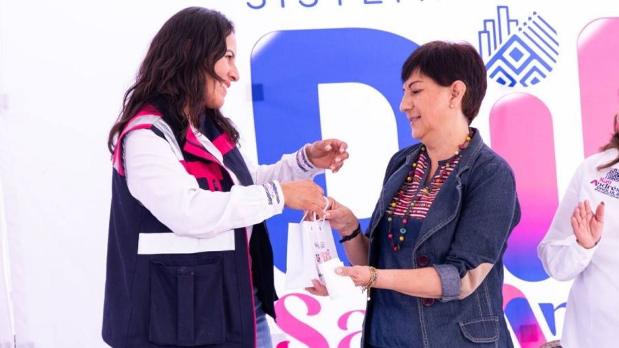 Entrega Lupita Cuautle 57 aparatos auditivos a cholultecas