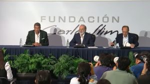 Defiende Slim pol&iacute;tica de inversi&oacute;n de la presidenta