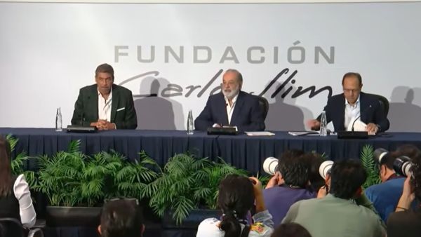Defiende Slim pol&iacute;tica de inversi&oacute;n de la presidenta