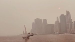 Incendios colman de humo Canad&aacute; y gran parte de Estados Unidos