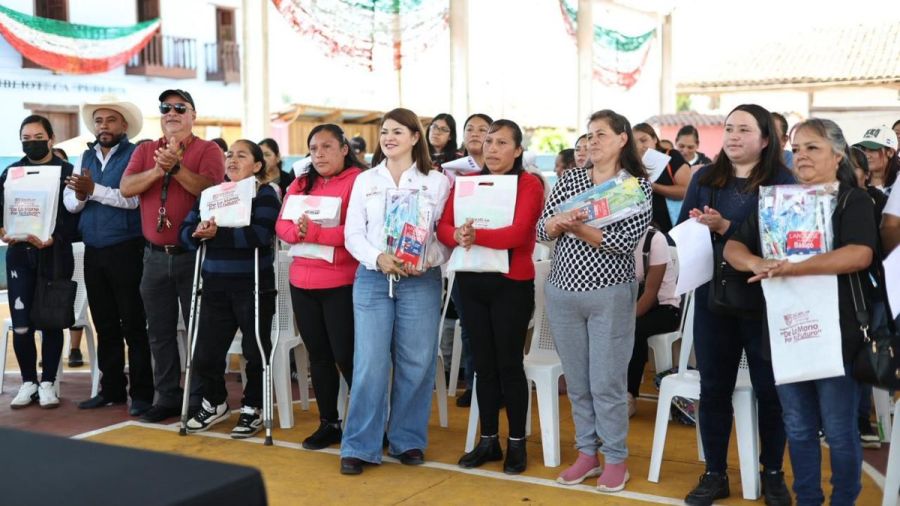 Lleva Bety S&aacute;nchez apoyo escolar a juntas auxiliares de Zacatl&aacute;n