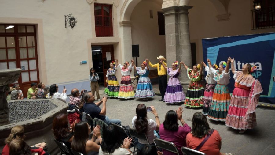 Festej&oacute; la BUAP con m&uacute;sica y danza a los adultos mayores