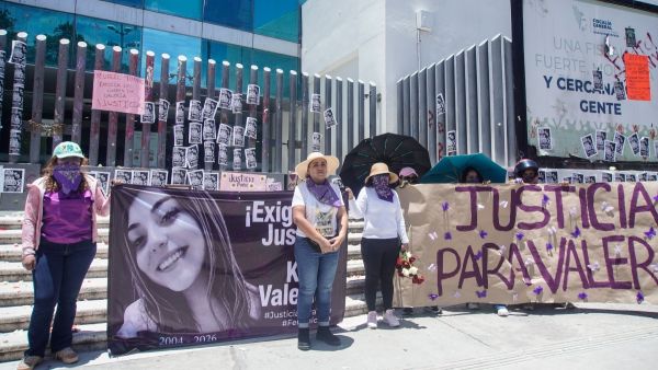Exigen justicia familiares de Karla Valeria, frente a la Fiscal&iacute;a