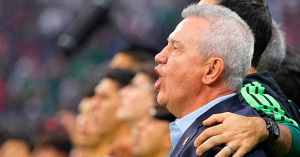 Resalta Javier Aguirre la actitud de jugadores ante abucheos en el Azteca