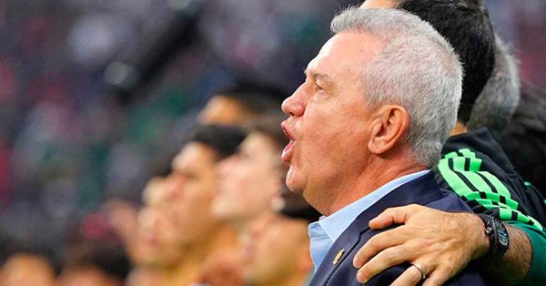 Resalta Javier Aguirre la actitud de jugadores ante abucheos en el Azteca