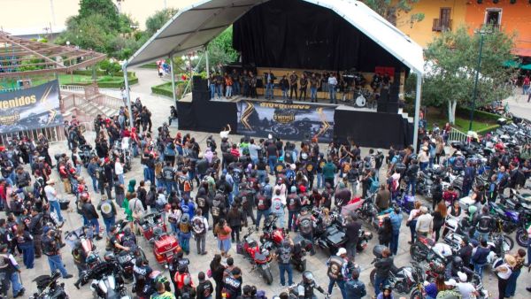Re&uacute;ne MotoFest a m&aacute;s de 6 mil bikers en el Z&oacute;calo de Zacatl&aacute;n