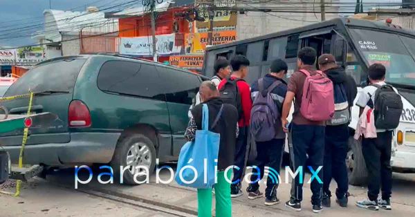 Deja siete lesionados choque de Ruta 38 y camioneta en Xochimehuacan