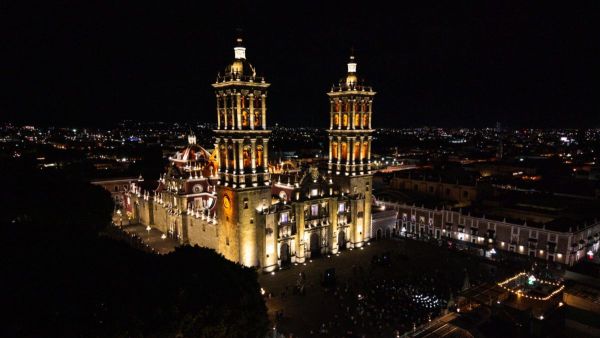 Inauguran alcalde y Arquidi&oacute;cesis nueva iluminaci&oacute;n de la Catedral