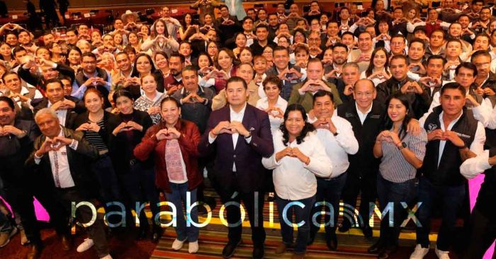 Se re&uacute;ne Armenta con delegadas y delegados de las 31 microrregiones de Puebla