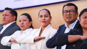 Encabeza Lupita Cuautle honores a la bandera en San Andr&eacute;s