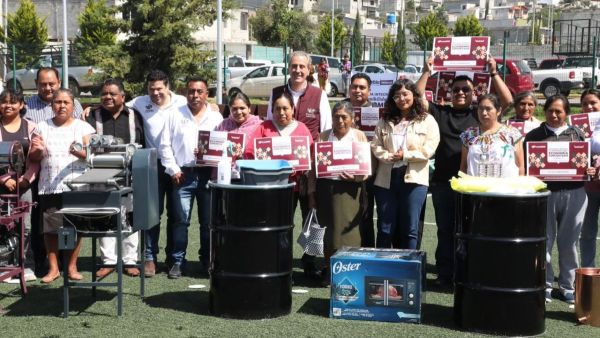 Entrega Pepe Chedraui apoyos a 400 productores de ma&iacute;z y mezcal