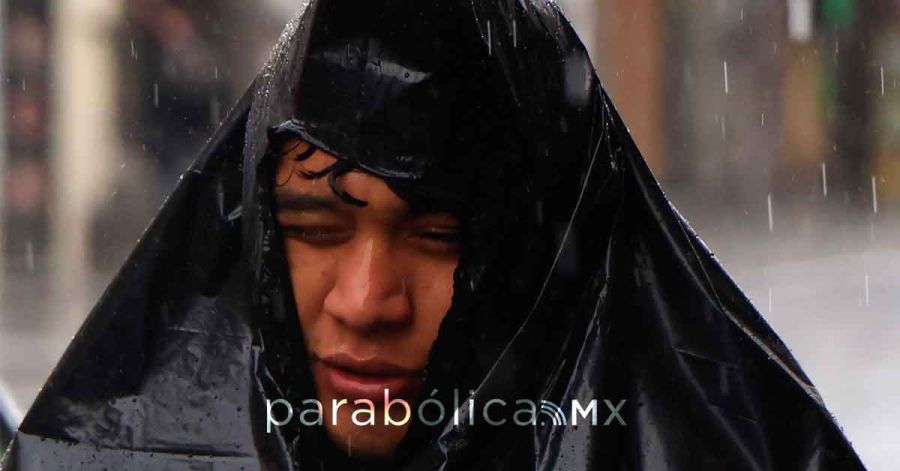 Azota tormenta a la capital; inunda calles y avenidas
