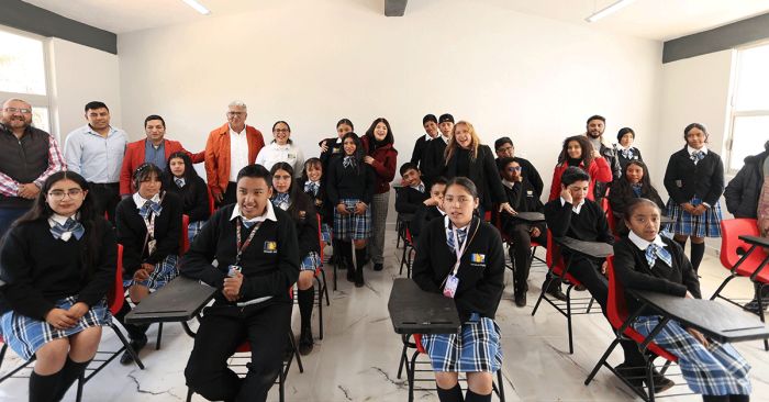 Entrega Bety S&aacute;nchez nuevas instalaciones de Bachillerato Digital de Poxcuatzingo