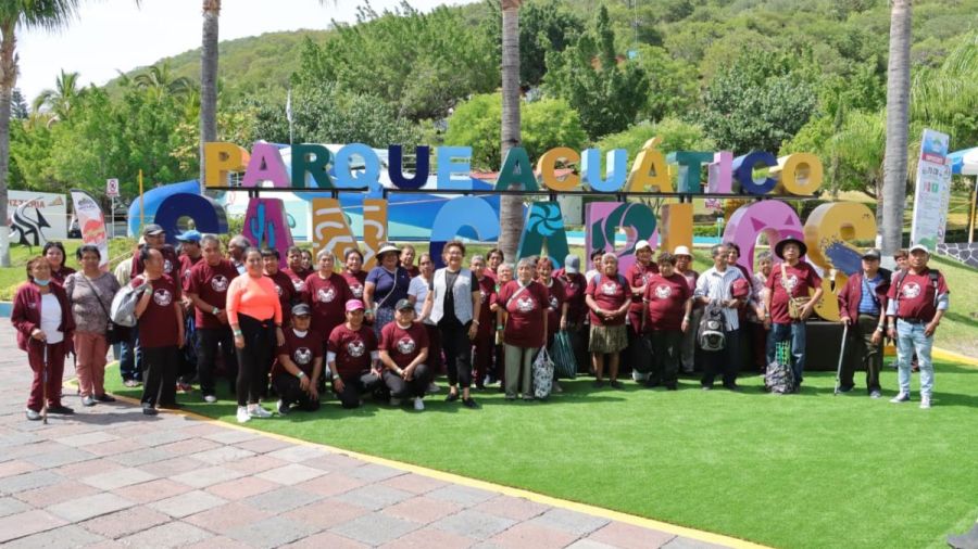 Tere Alfaro acompa&ntilde;a a adultos mayores a parque acu&aacute;tico