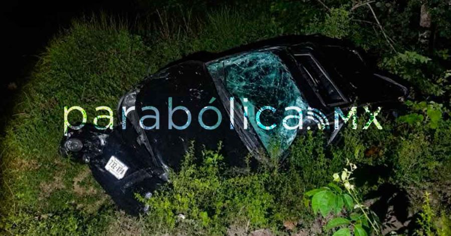 Cae veh&iacute;culo a un barranco de Pantepec y deja dos personas muertas