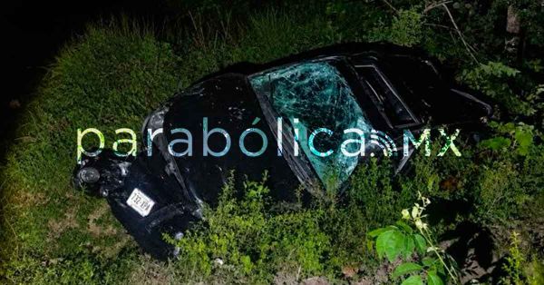 Cae veh&iacute;culo a un barranco de Pantepec y deja dos personas muertas