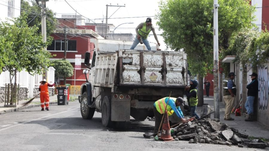 Realiza Gobierno de Pepe Chedraui bacheo en la colonia El Carmen