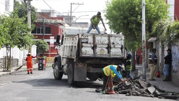 Realiza Gobierno de Pepe Chedraui bacheo en la colonia El Carmen