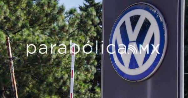 En la mesa, recontrataci&oacute;n de 600 trabajadores entre 800 despidos en Volkswagen: JLGP