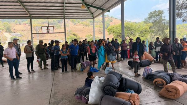 Regresan 118 familias desplazadas de su hogar en Chilapa