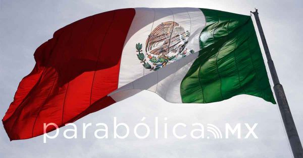 Encabeza Armenta la ceremonia del D&iacute;a de la Bandera