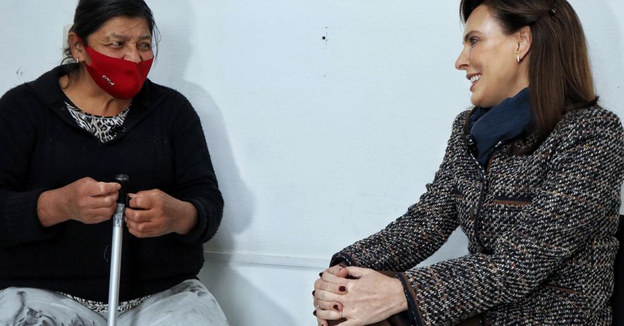 Ayuda DIF Puebla Capital a persona en situaci&oacute;n de calle con curaciones e insulinizaci&oacute;n