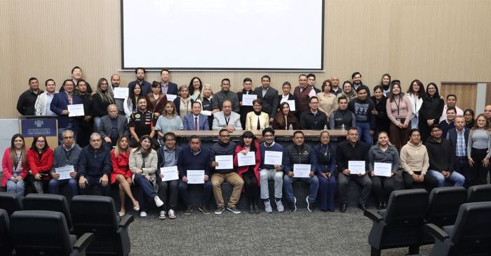 Reconocen a 49 servidores p&uacute;blicos del Congreso de Puebla por su profesionalismo