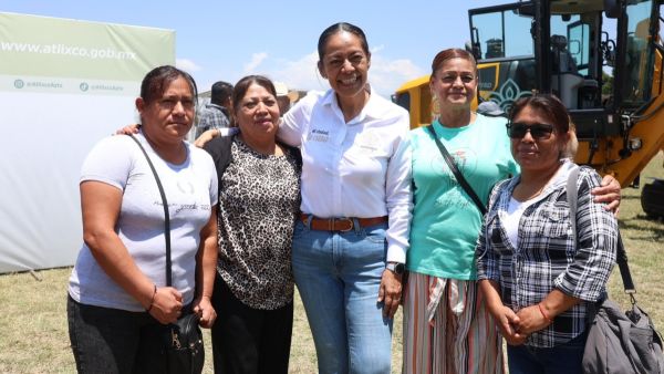 Entrega Ariadna Ayala maquinaria a comunidades de Atlixco