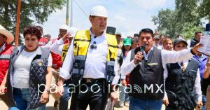 Entrega Armenta apoyos al campo y obra comunitaria en Chila de las Flores