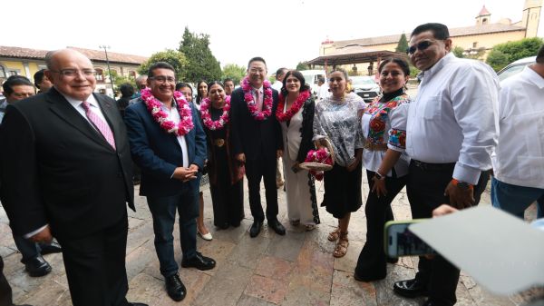 Recibe Bety S&aacute;nchez al embajador de China en Zacatl&aacute;n