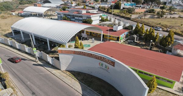 Entrega en Cuautlancingo arcotecho en preescolar