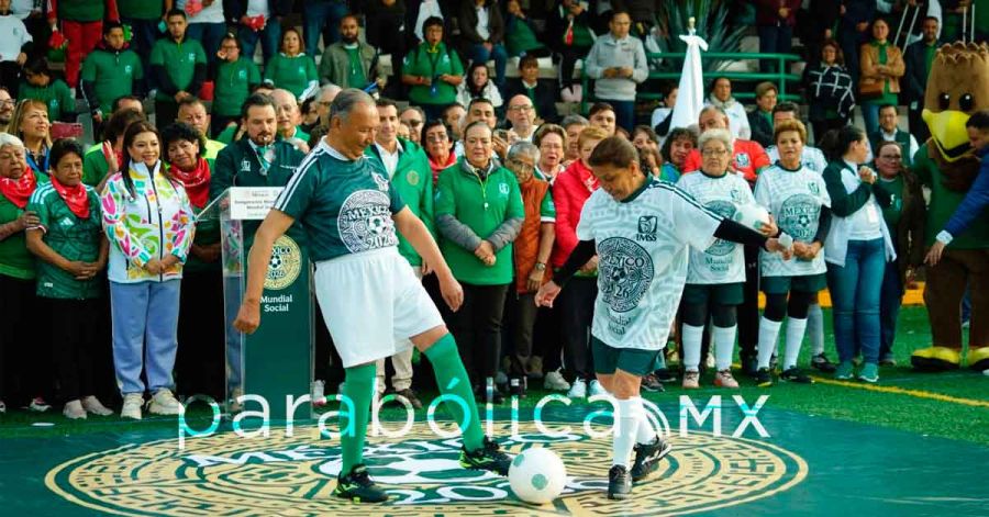 Inaugura Zo&eacute; Robledo el torneo de F&uacute;tbol Sin Correr del Mundial Social