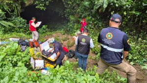 Confirma SSP un muerto de la familia atrapada en gruta de Cuetzalan