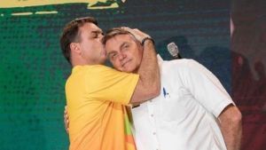 &iexcl;Esc&aacute;ndalo en Brasil! Revelan org&iacute;as y regalos de lujo de Bolsonaro