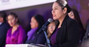Destaca Lupita Cuautle avances y estrategias a favor de las mujeres, en ceremonia c&iacute;vica