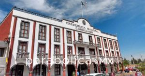 Muere una mujer frente a la presidencia de Coronango