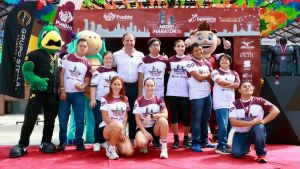 Presentan la playera y medallas del Medio Marat&oacute;n 21K Puebla 2026