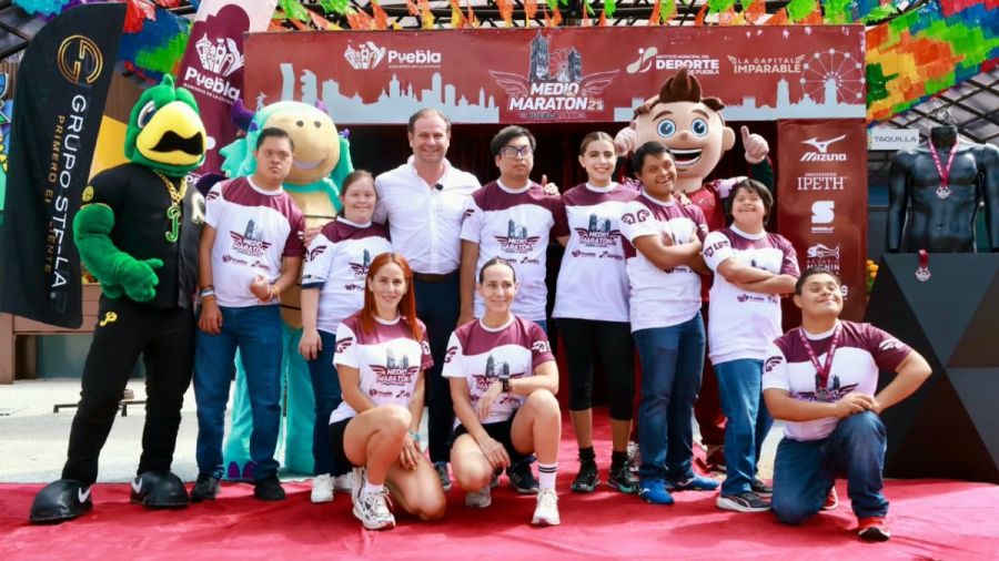 Presentan la playera y medallas del Medio Marat&oacute;n 21K Puebla 2026