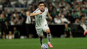 &iexcl;Lo logr&oacute;! Gil Mora, de las canchas a la graduaci&oacute;n de prepa