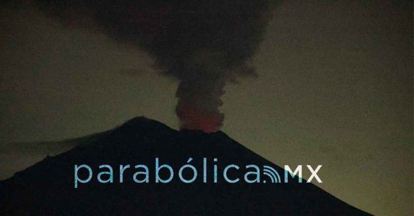Mantiene el Popocat&eacute;petl intensa actividad durante noche y madrugada